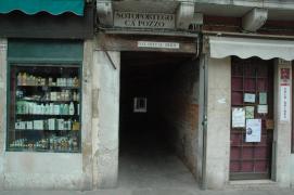 Venezia/Fassade /"Sotoportego Ca'Pozzo"/dal 1271 al 1289 Venezia/Fassade /"Sotoportego Ca'Pozzo"/dal 1271 al 1289