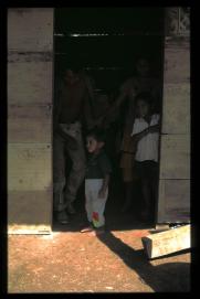 Guatemala 1996/niños en la puerta Guatemala 1996/niños en la puerta